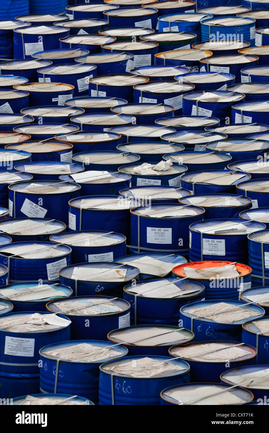 Di barili al porto di Piombino, Toscana, Italia, Europa Foto Stock