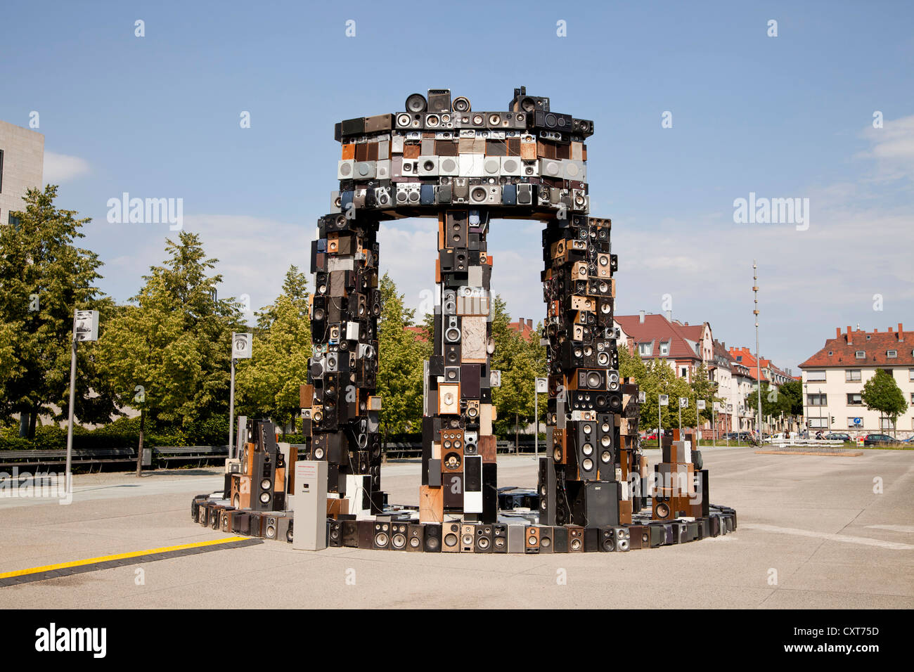 Installazione artistica di vecchi altoparlanti, parte della mostra Arte del suono Il suono come un mezzo di arte, al ZKM di Karlsruhe Foto Stock