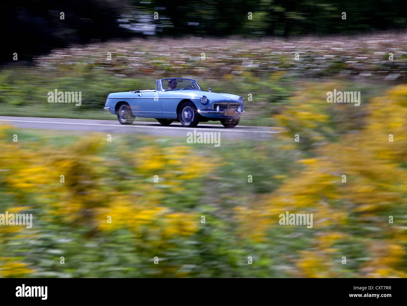 MGB guida su una strada di campagna Foto Stock