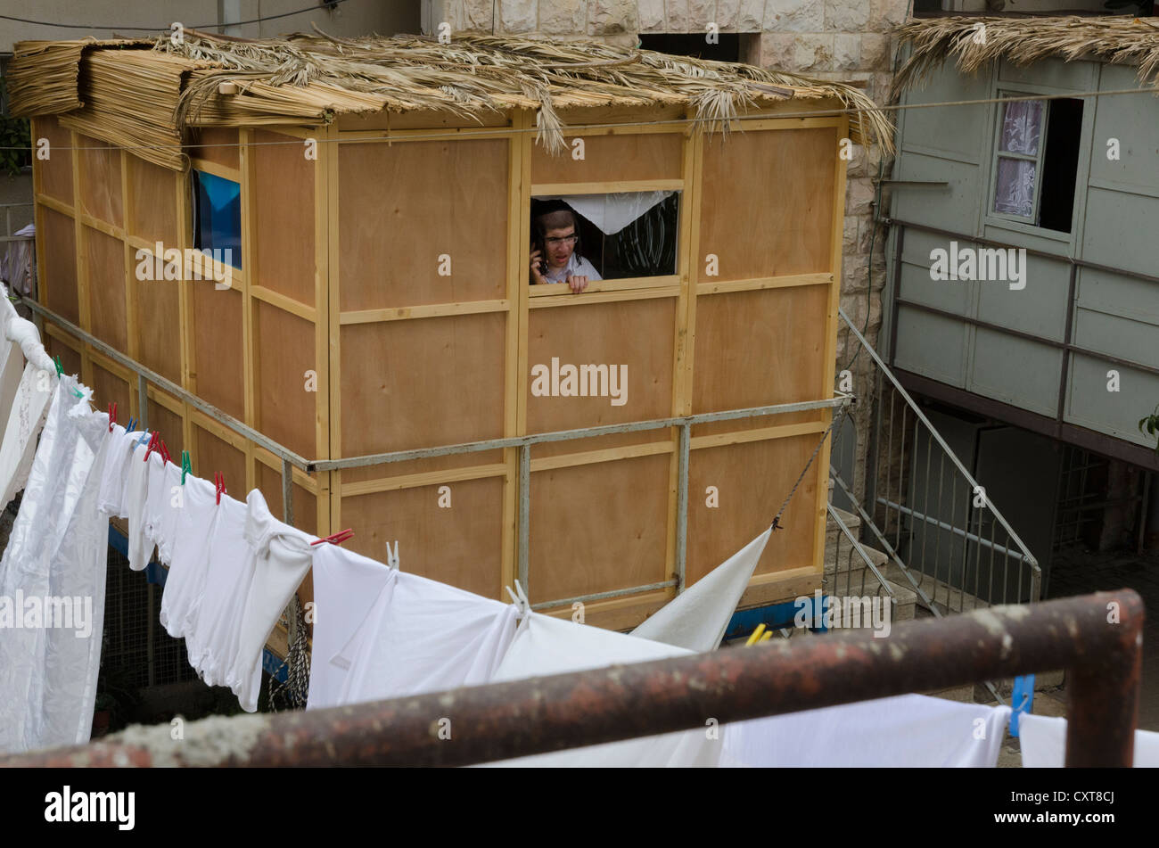Sukkot Fetival ebraica Sukkah stand in Mea Shearim quartiere ortodosso. Gerusalemme. Israele. Foto Stock