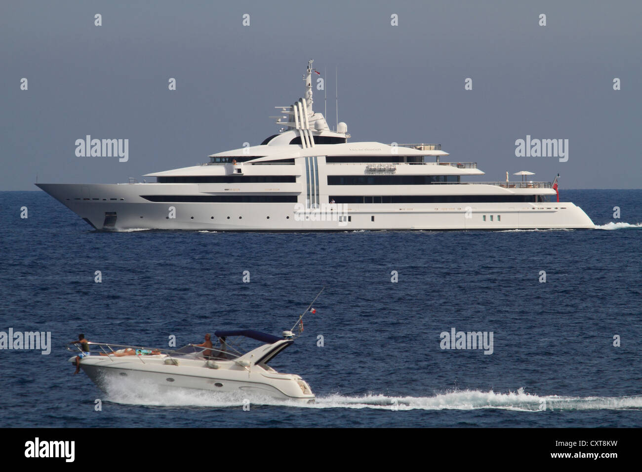 Vivace curiosità, un cruiser costruito da Oceanco, lunghezza: 85.47 metri, costruita nel 2009, Costa Azzurra, Francia, Mare Mediterraneo Foto Stock