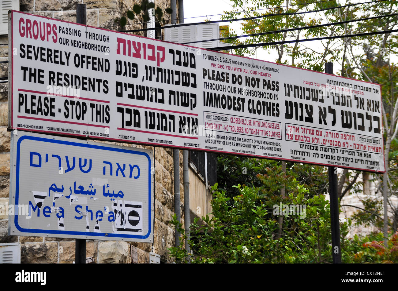 Indicazioni all'ingresso ultra-ortodossi distretto di Me'a she'arim o Mea Shearim, Gerusalemme, Israele, Medio Oriente Foto Stock