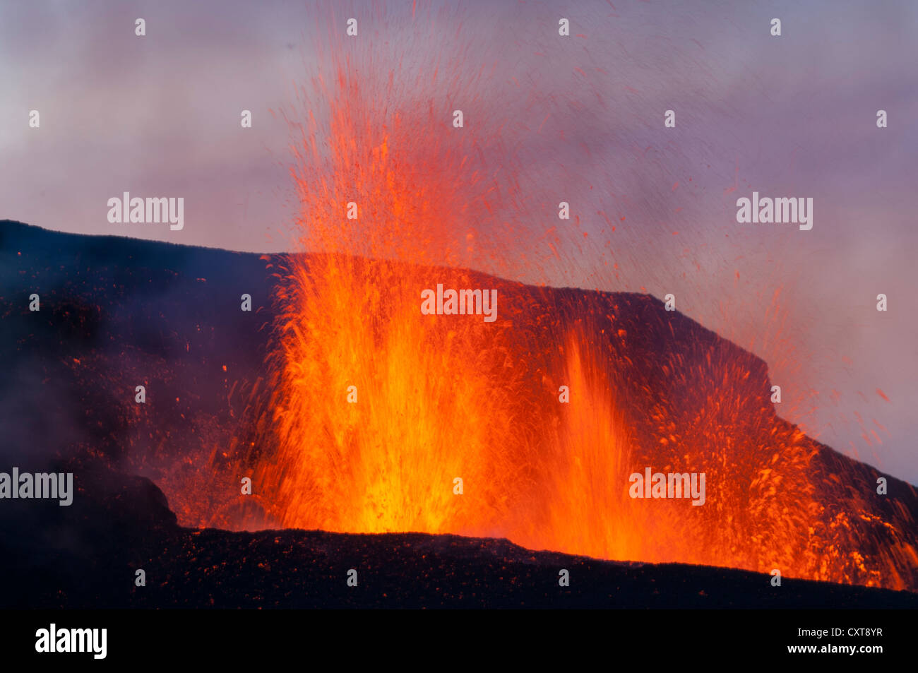 Eruzione del vulcano Fimmvoerðuháls, tra Mýrdalsjoekull e Eyjafjallajoekull, Highland, Islanda, Europa Foto Stock