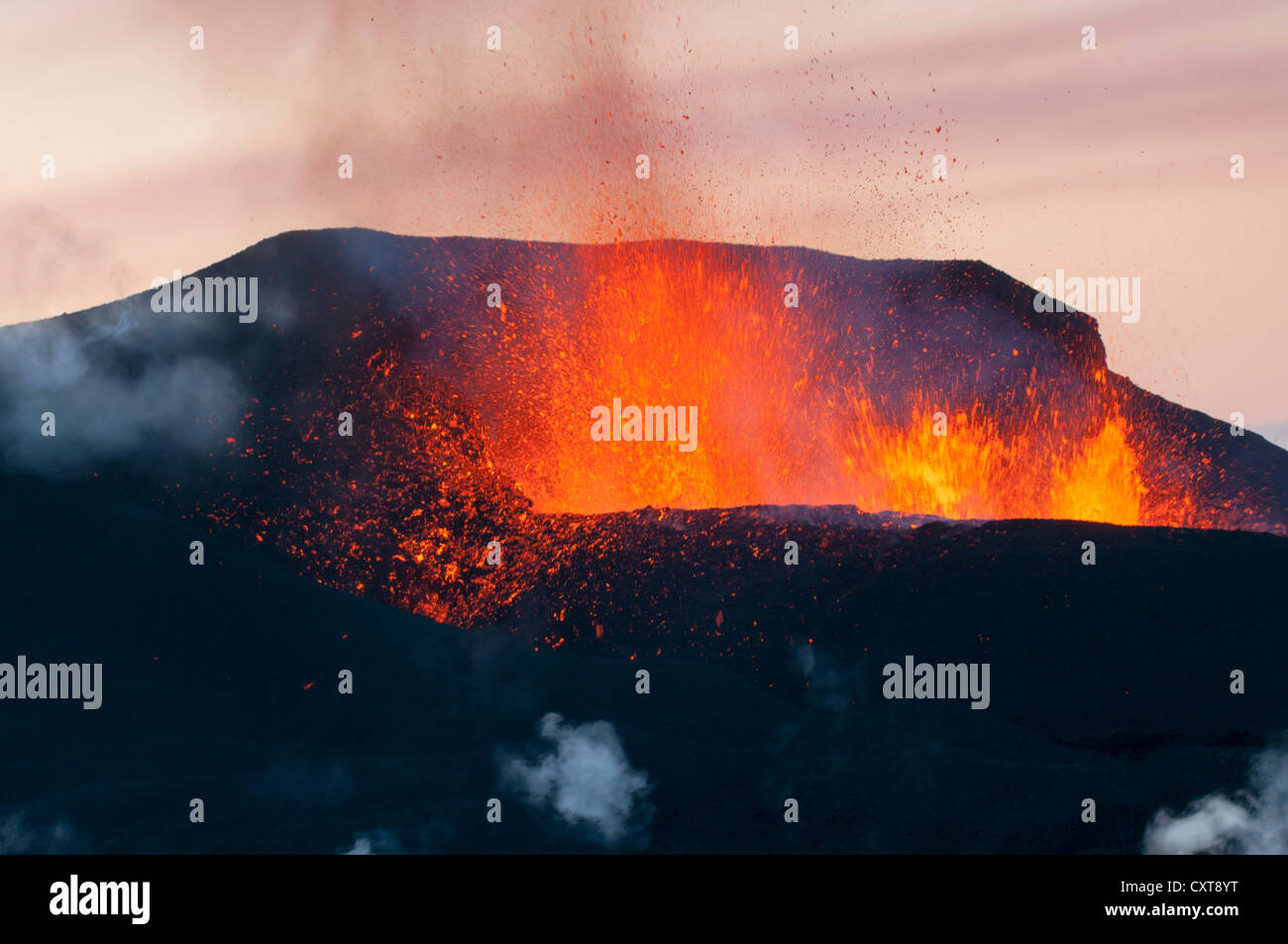 Eruzione del vulcano Fimmvoerðuháls, tra Mýrdalsjoekull e Eyjafjallajoekull, Highland, Islanda, Europa Foto Stock