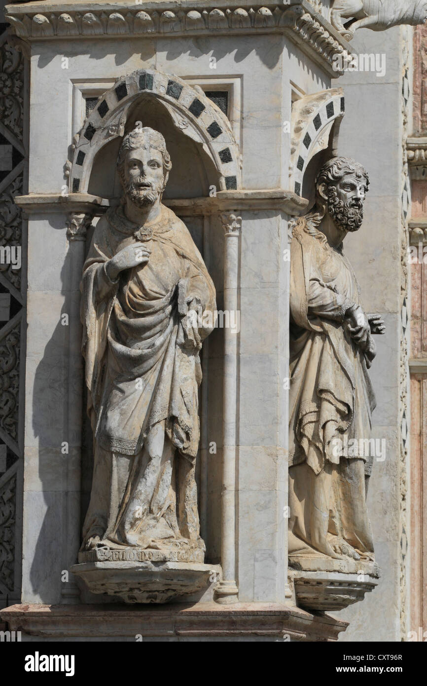 Le statue sulla Loggia del Palazzo Pubblico Palazzo, Piazza del Campo, Siena, Italia, Europa Foto Stock