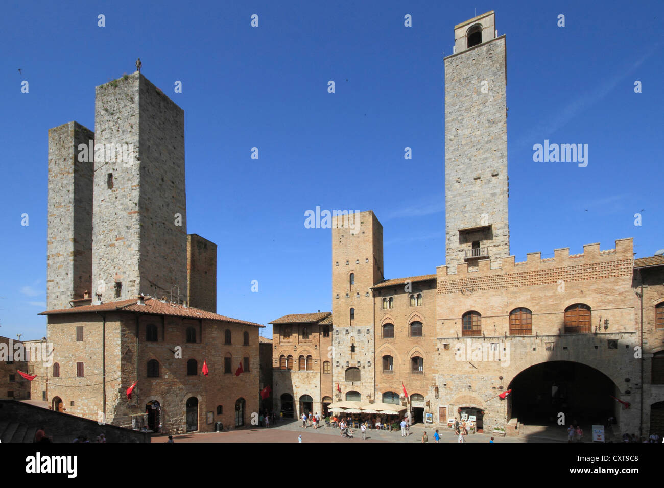 La città medievale di San Gimignano con le torri residenziali, in provincia di Siena, Toscana, Italia, Europa Foto Stock