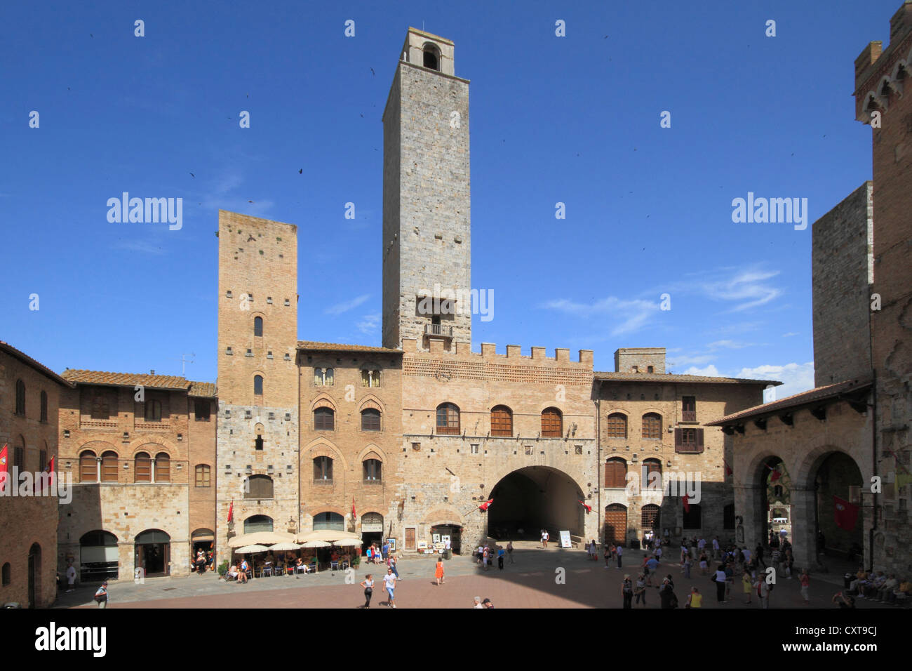 La città medievale di San Gimignano con le torri residenziali, in provincia di Siena, Toscana, Italia, Europa Foto Stock