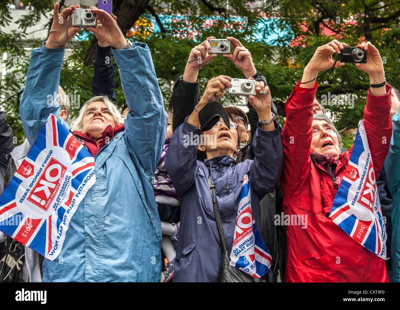 Onorevoli colleghe di scattare una foto, Regina per il Giubileo, Londra Foto Stock