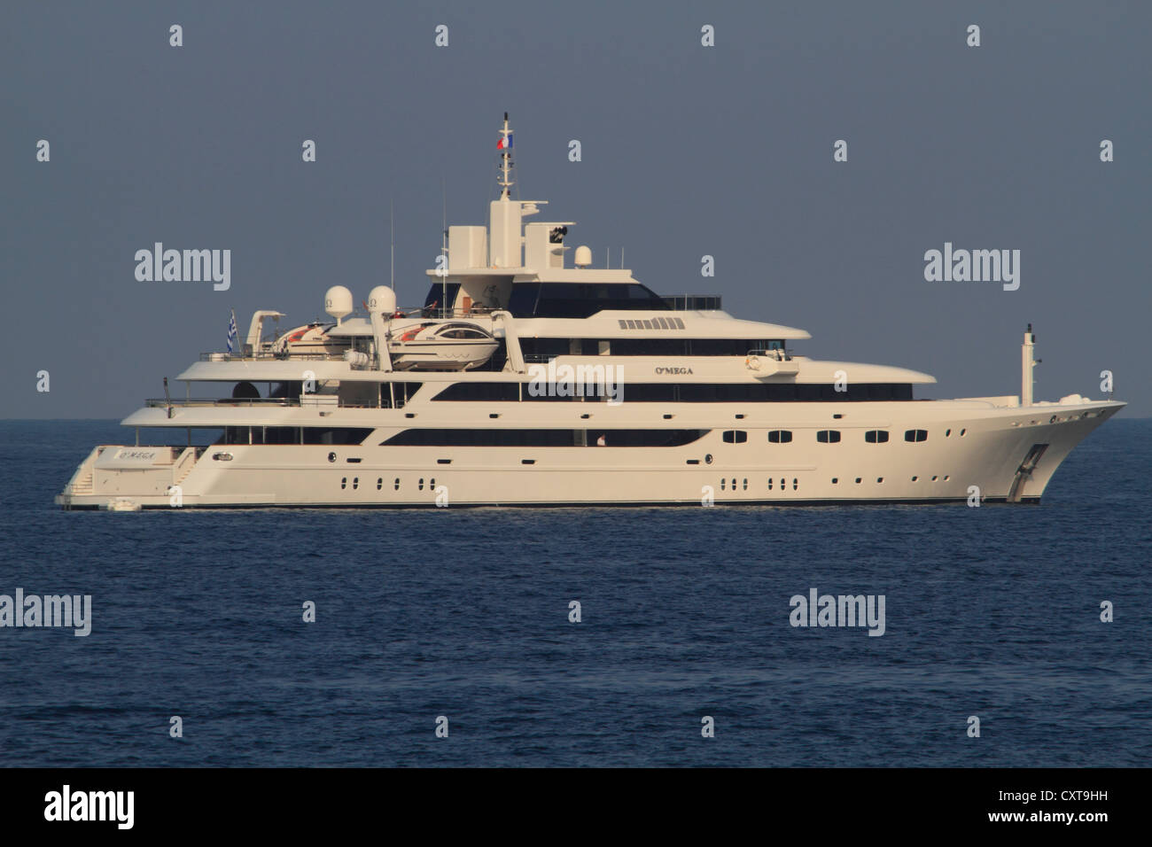 Yacht a motore, O'Mega, costruito da Mitsubishi Heavy Industries Ltd., lunghezza di 82.50 metri, costruita nel 1987, sulla Costa Azzurra Foto Stock