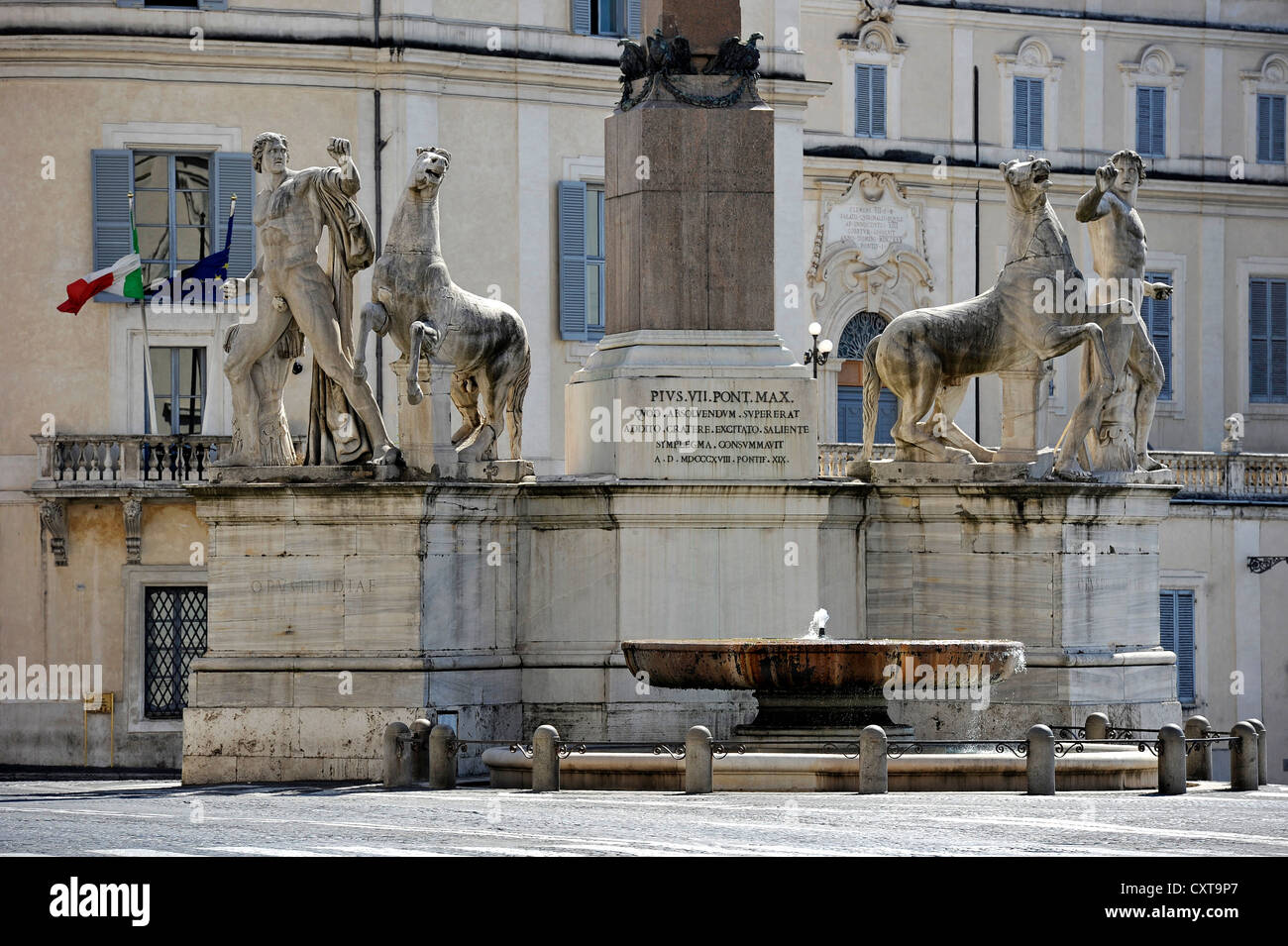 Fontana dei Dioscuri con statue all'obelisco di Piazza del Quirinale, Piazza Roma, Regione Lazio, Italia, Europa Foto Stock