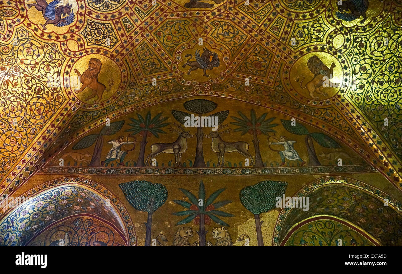 Mosaici dorati nel re Ruggero la sala del Palazzo dei Normanni di Palermo in Sicilia Foto Stock