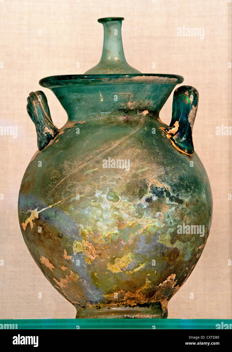 Cineraria in vetro vaso con coperchio imperiale Trajanic Flaviano 1st-inizi II secolo A.d vetro romano 35 cm Italia Foto Stock