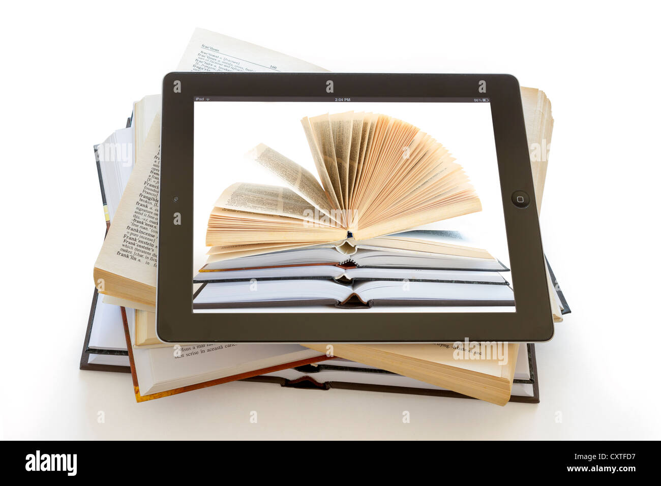 Ipad 3 con sfondo libri su sfondo bianco. Il concetto di istruzione. Foto Stock