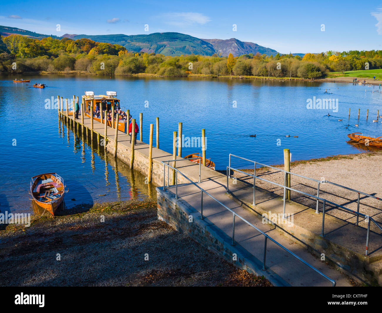 Traghetti su Derwent Water a Keswick nel Lake District Park, Cumbria, Inghilterra. Foto Stock