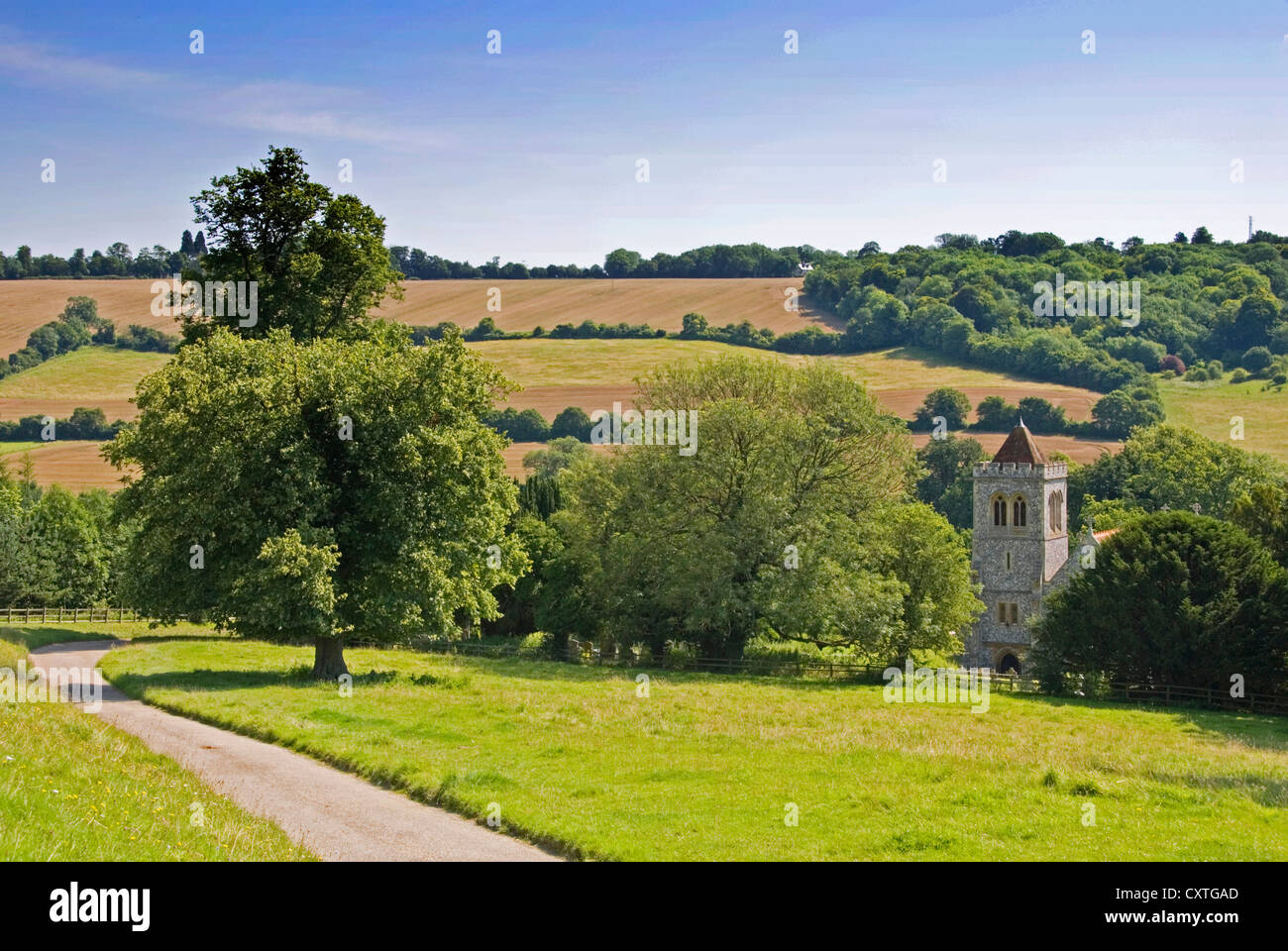 Bucks - Chiltern Hills - hughenden vally - Vista verso la chiesa di San Michele - dove pm Benjamin Disraeli è sepolto Foto Stock