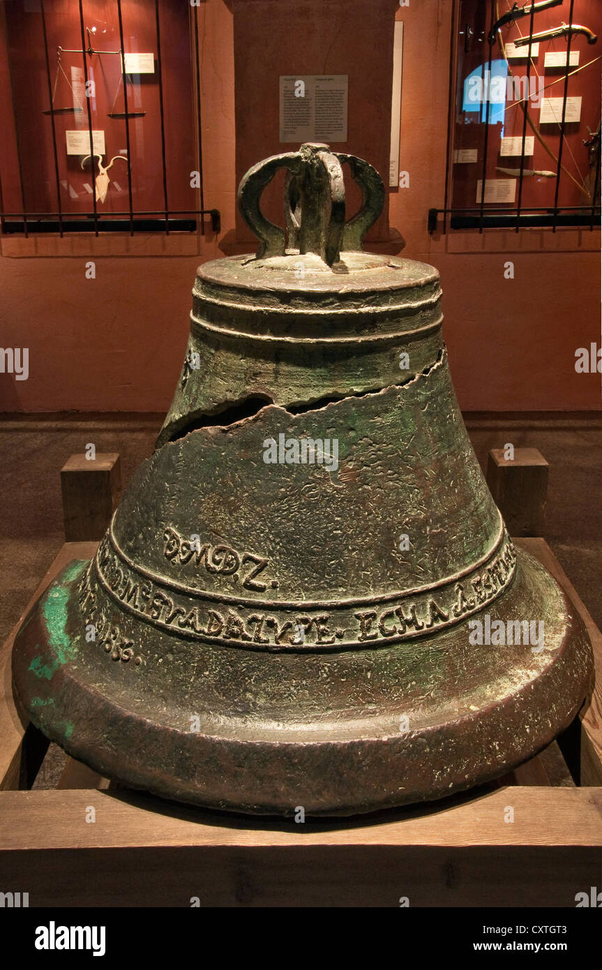 Chiesa campana (1836) da Monterey, trovato a San Juan, Texas rottame cantiere nel 1986, Museo di storia del Texas del Sud, Edinburg, Texas, Stati Uniti Foto Stock