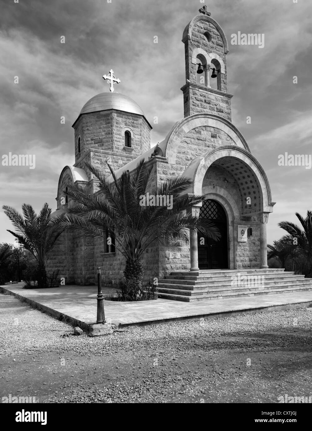 Parte anteriore del San Giovanni Battista chiesa Greco Ortodossa, Fiume Giordano, Betania, Giordania Foto Stock