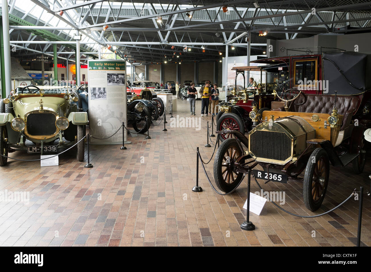 Dh Beaulieu BEAULIEU HAMPSHIRE vecchia auto d'epoca display interno Beaulieu National Motor Museum Foto Stock Dh Beaulieu BEAULIEU HAMPSHIRE vecchia auto d'epoca display interno Beaulieu National Motor Museum Foto Stock