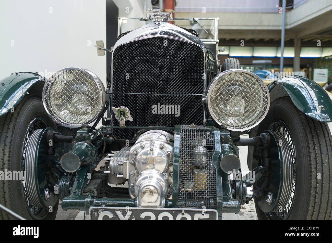 dh British National Motor Museum BEAULIEU HAMPSHIRE Bentley griglia frontale fari uk classica auto primo piano vintage 1931 auto veterani Foto Stock