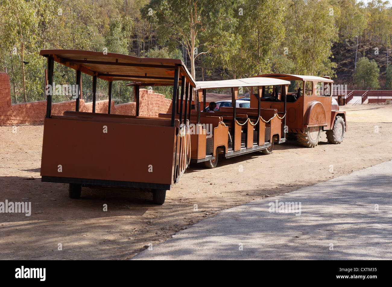 Attrazione turistica, western carro dai giorni del selvaggio west, a La Reserva Sevilla El Castillo De Las Guardas, Spagna Foto Stock