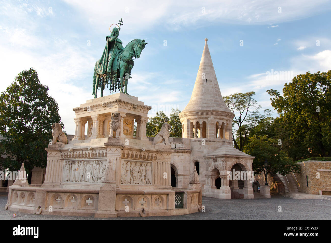 Statua di Santo Stefano, primo re ungherese, il Bastione dei Pescatori, il Buda Castle District, Budapest, Ungheria Foto Stock