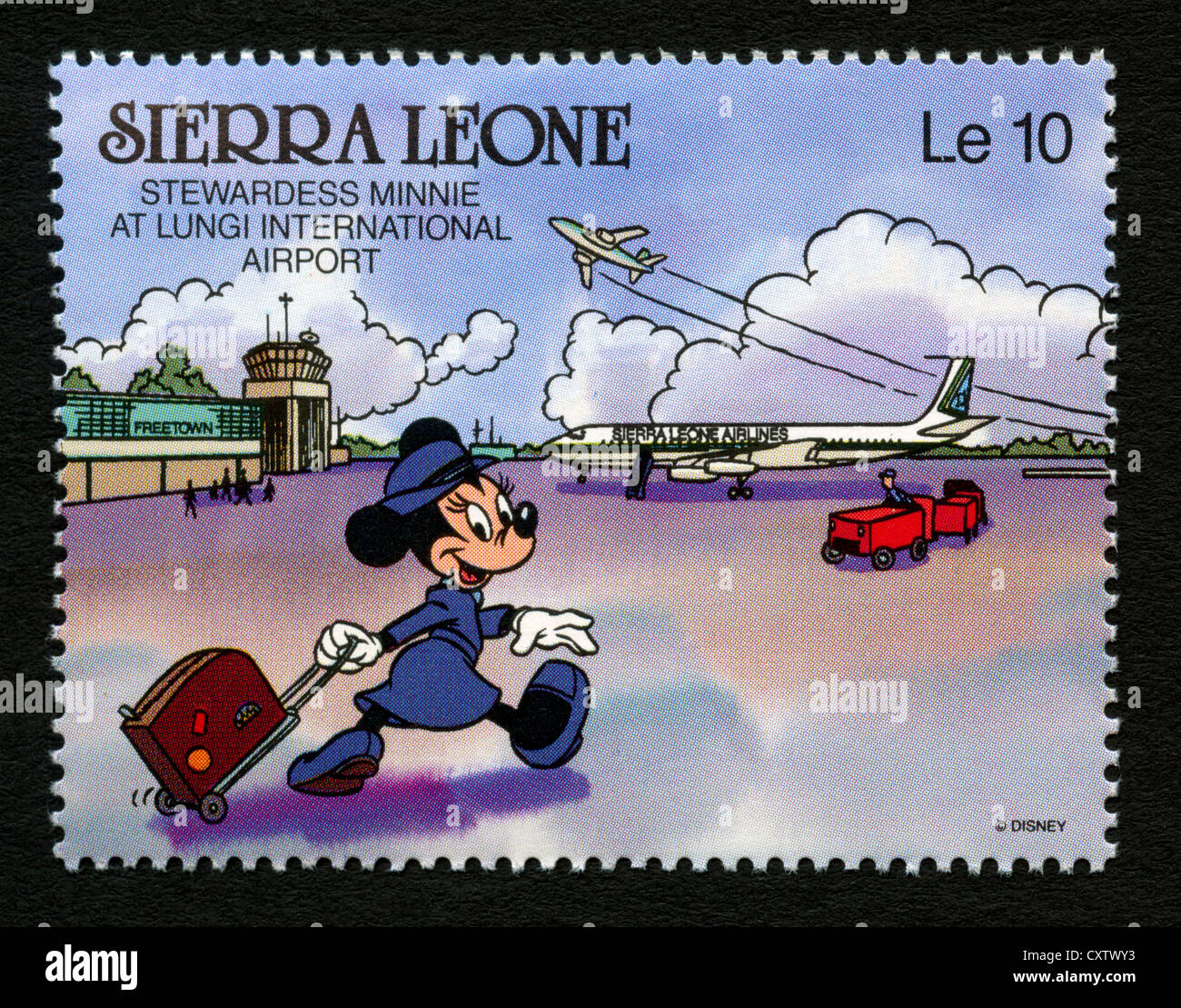Sierra Leone francobollo - Cartoni animati Disney - Minnie Mouse, la hostess a Lungi dall'Aeroporto Internazionale Foto Stock