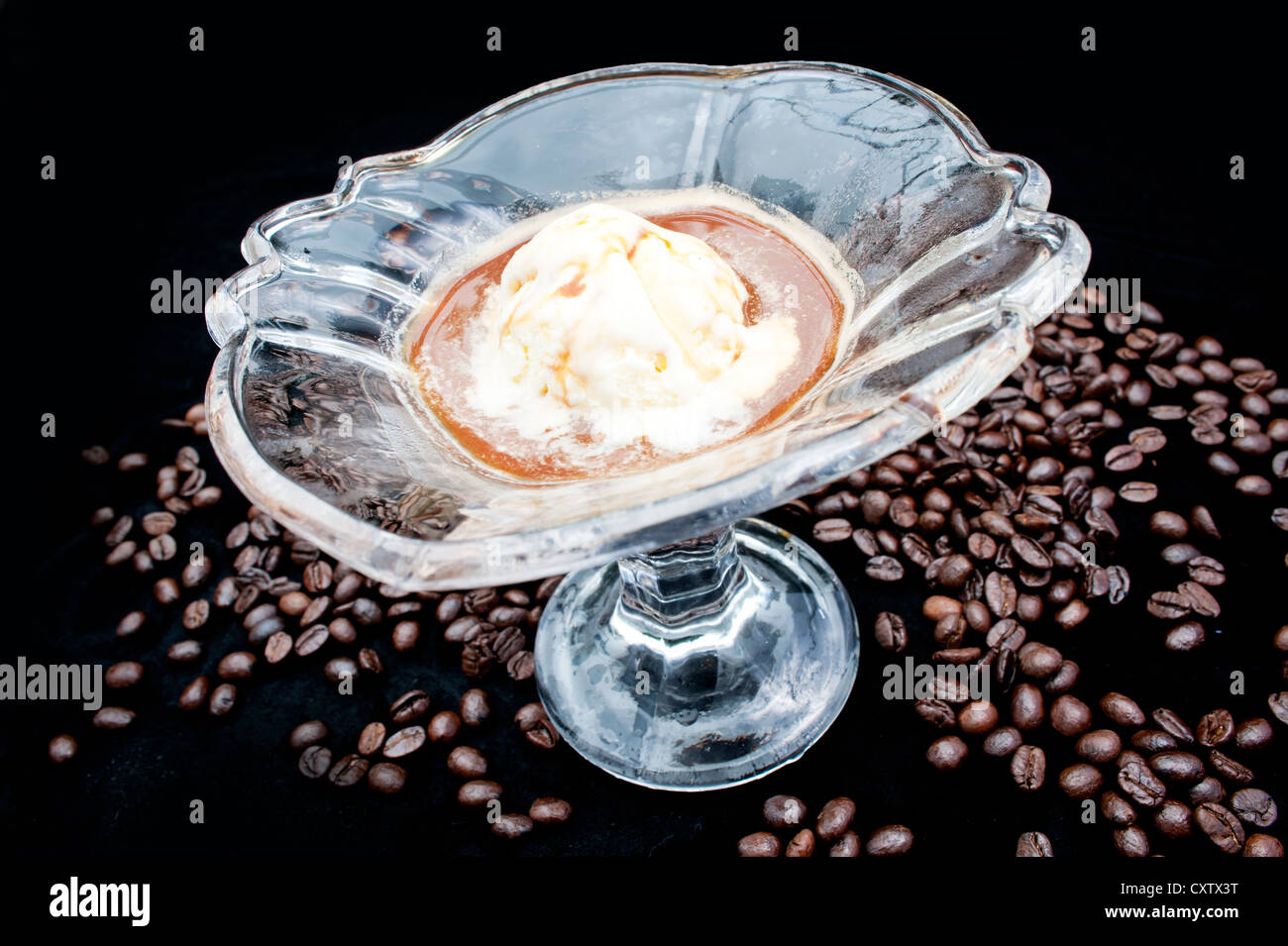 Una tazza di frutta congelata tea Foto Stock