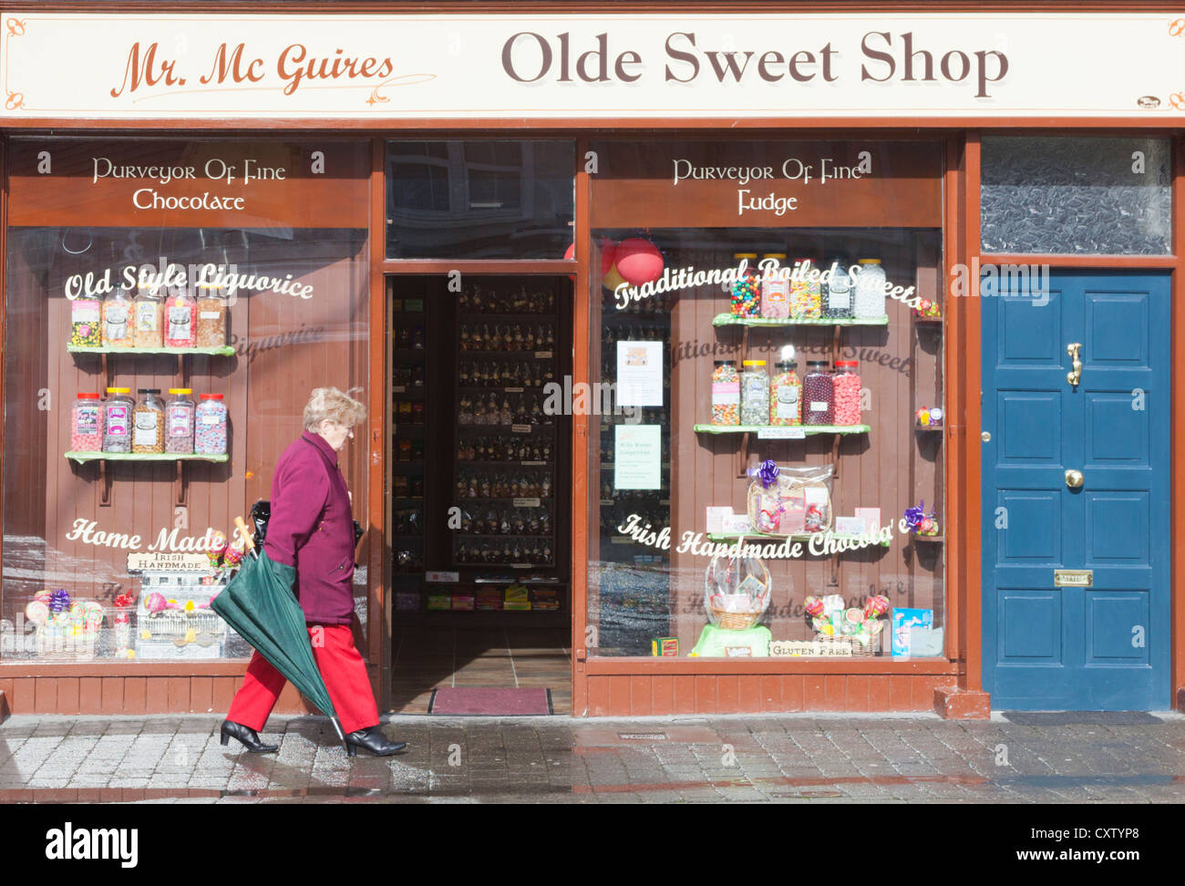Killarney, nella contea di Kerry, Irlanda. Il sig. Mc Guire's Olde negozio di dolci. Foto Stock