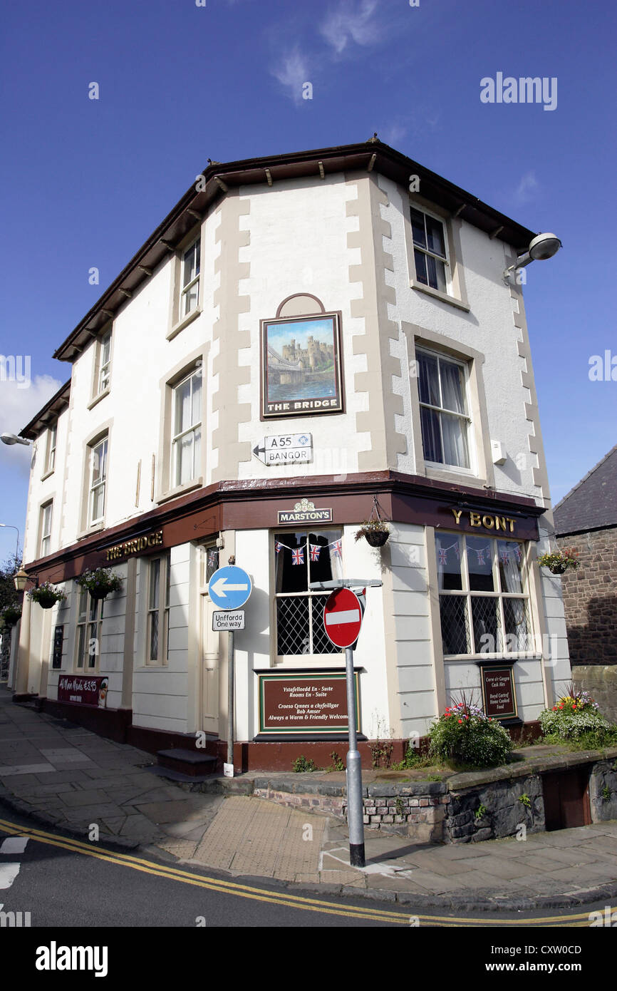 Il ponte Public House (Y Bont) a Conwy, il Galles del Nord. Foto Stock