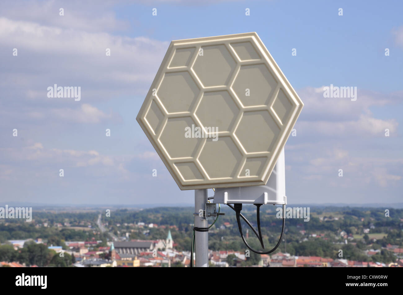 Antenna, sistemi cellulari su un montante di acciaio Foto Stock