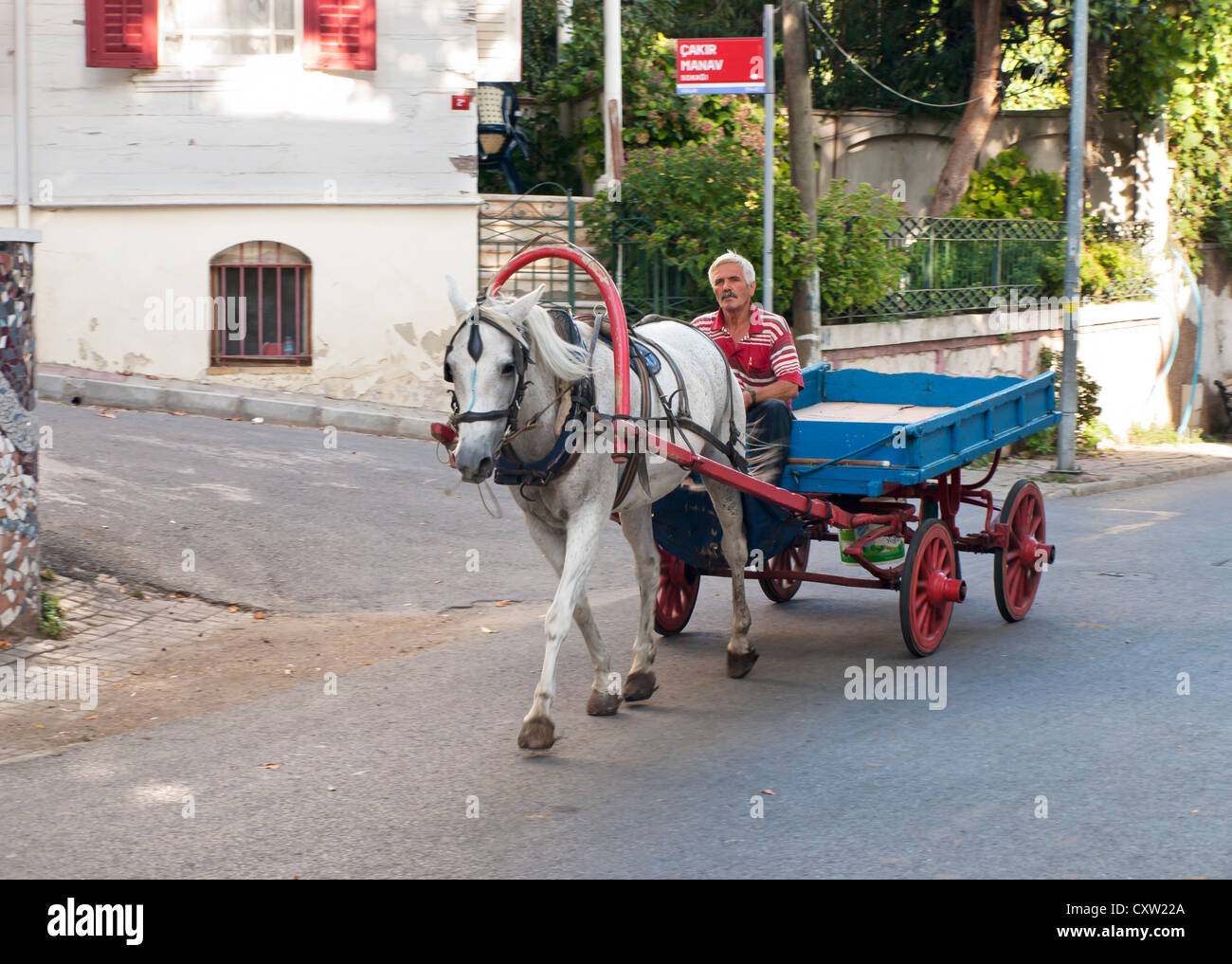 Cavallo e carro / Carrello per trasporto merci a Buyukada Turchia dove le auto non sono ammesse Foto Stock