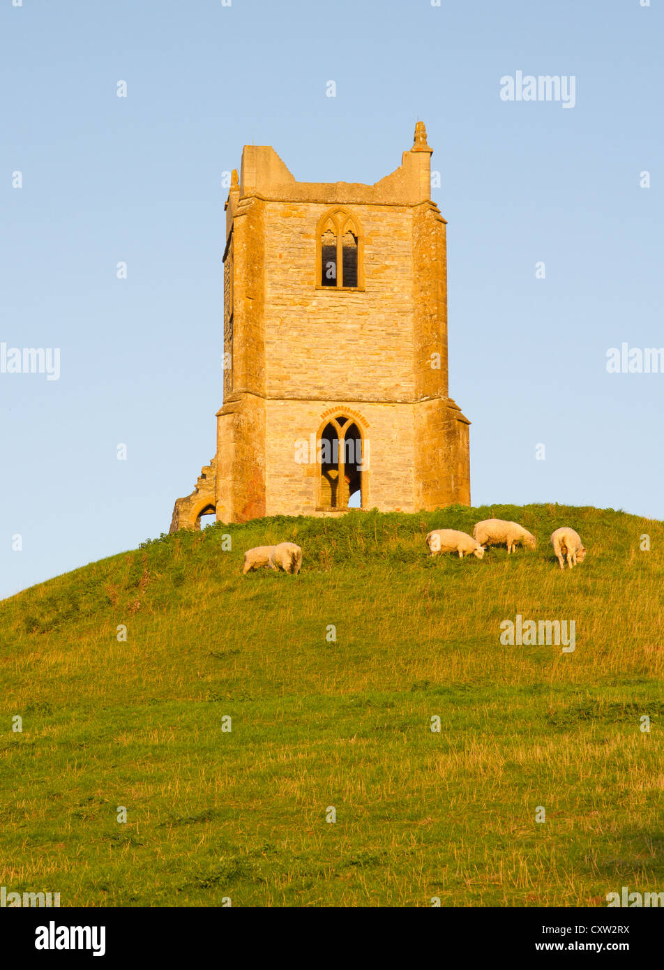 Burrow Mump hill nel Somerset. Tra le rovine storiche che si affaccia Southlake Moor villaggio di Burrowbridge in Taunton Deane Foto Stock