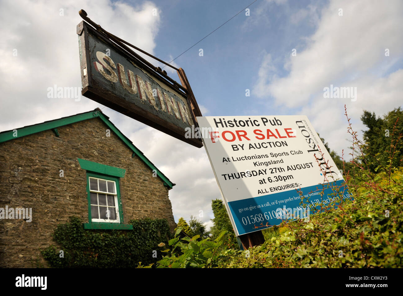 La vendita del salone storico pub Sun Inn in Leintwardine, Herefordshire a seguito del decesso del titolare Firenze Lane Foto Stock