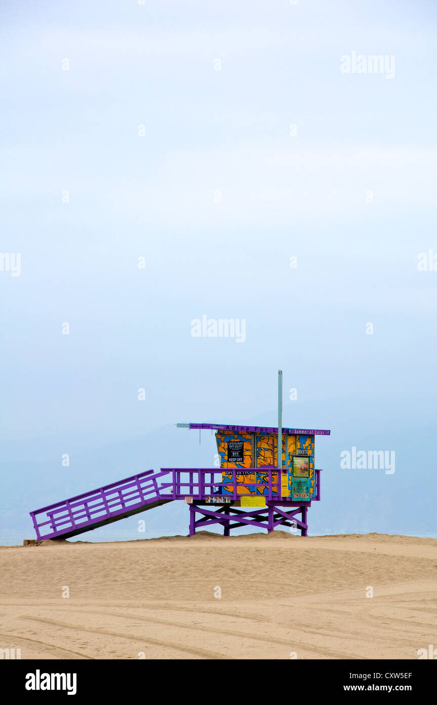 Bagnino colorati capanna sulla spiaggia di Venezia Foto Stock