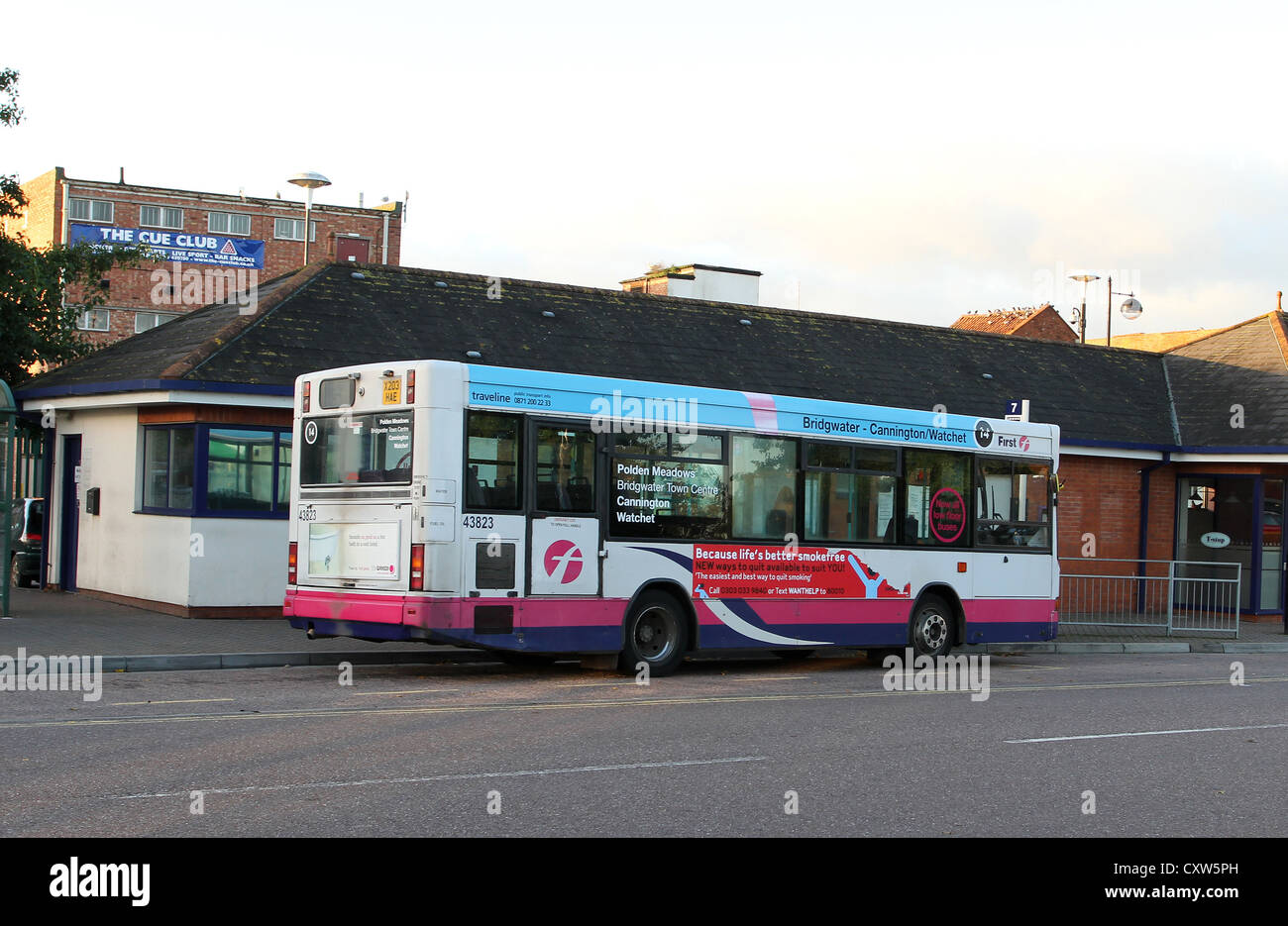 Il primo autobus in Bridgwater stazione degli autobus Foto Stock