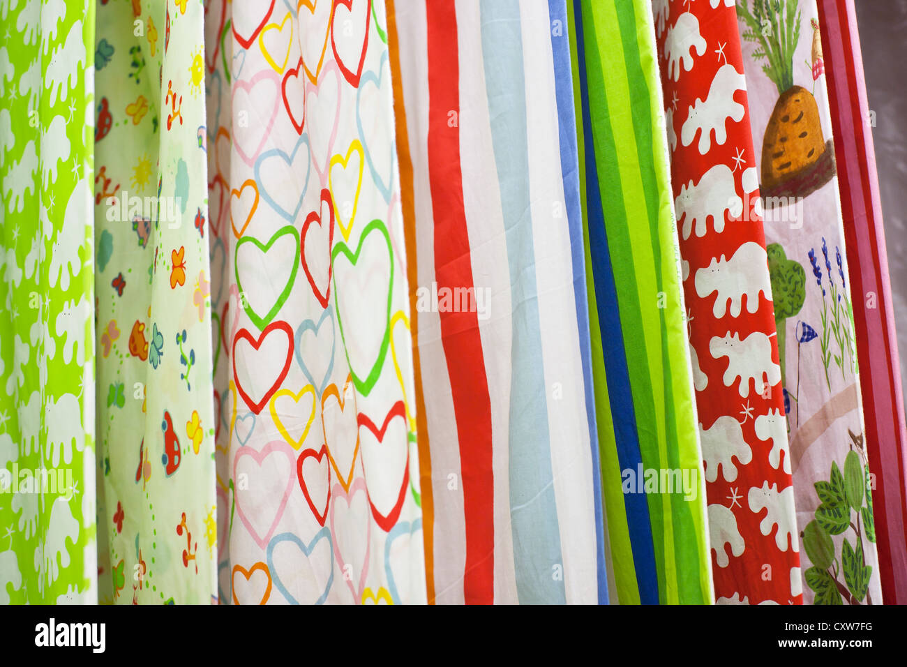 Tessuti colorati per la vendita, India. Foto Stock