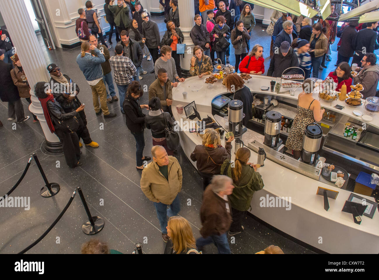 New York City, NY, USA, Aerial View, People in Bar area del 'Public Theater', Open House Festival, in, Manhattan, pub interni affollati, occupato Foto Stock