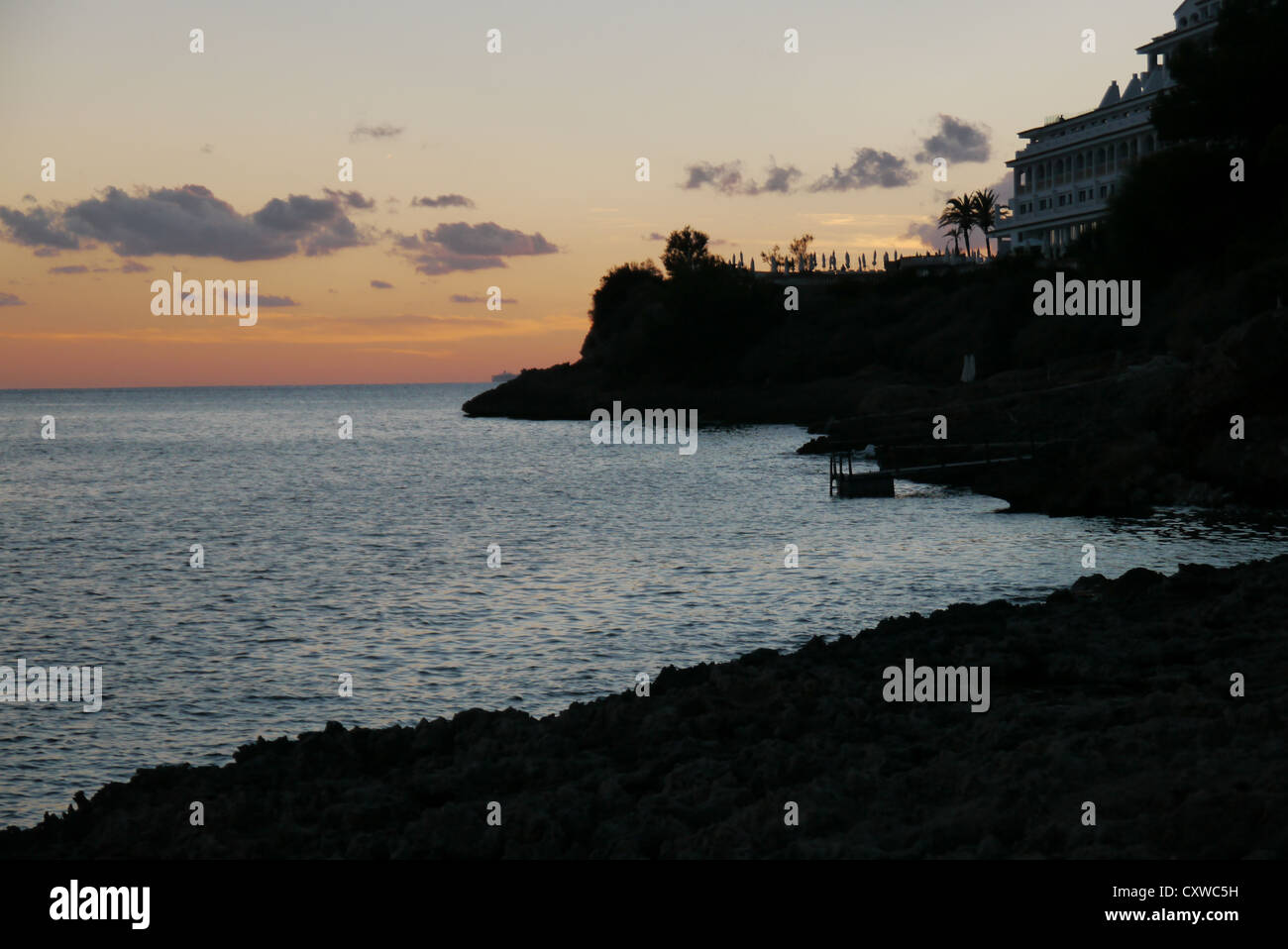 Tramonto sulla spiaggia di Santa Ponsa Foto Stock