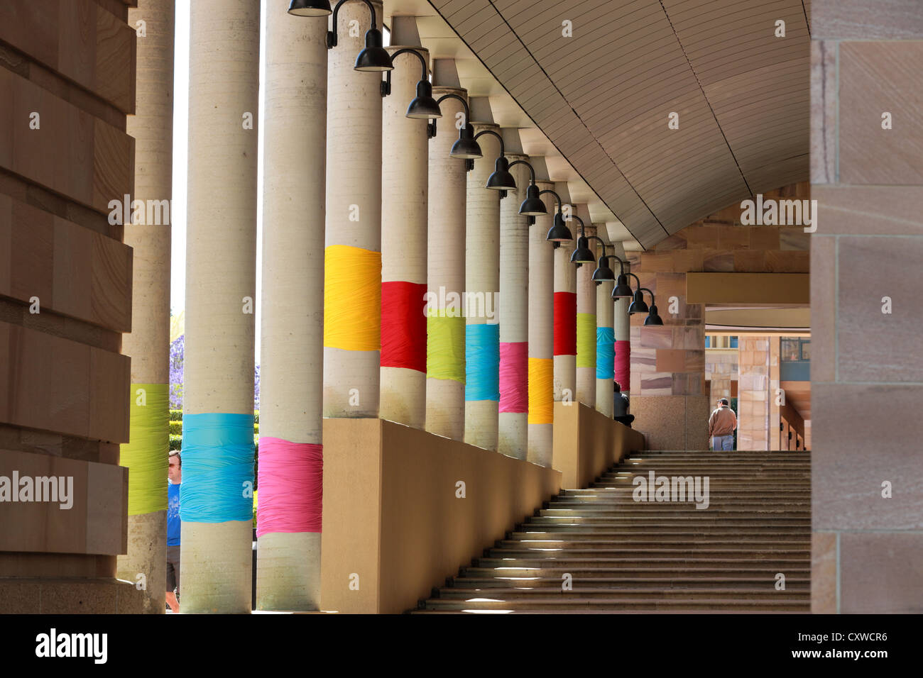 Ornato di colonne e scale a Bond University festival creative Foto Stock