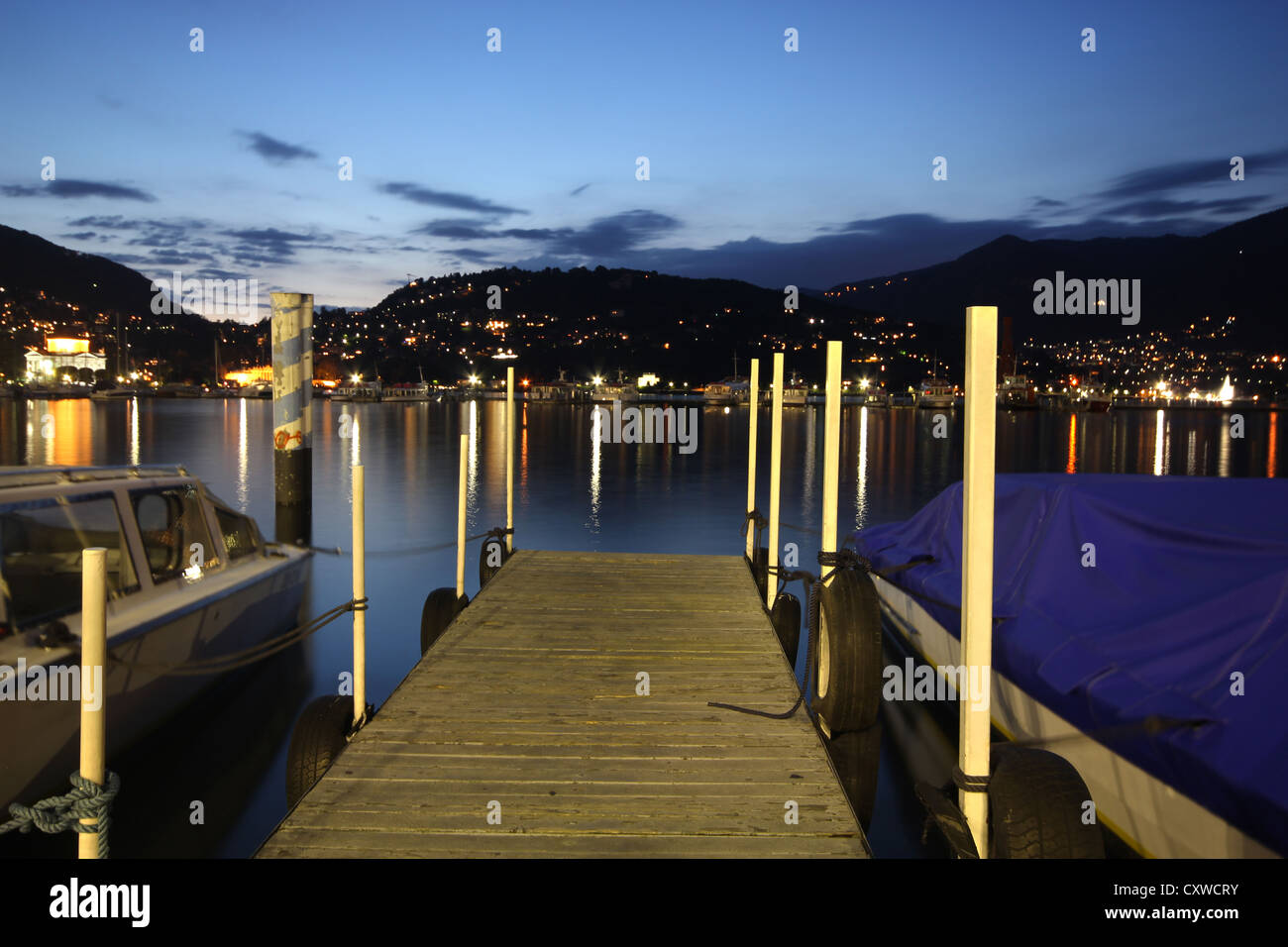 Una bella immagine del lago di notte il lago di Como, Italia, paesaggio, viaggi photoarkive Foto Stock