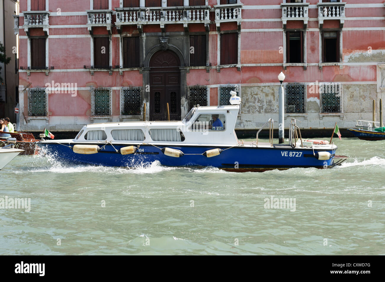 La polizia italiana imbarcazione di pattuglia, Venezia, Italia. Foto Stock