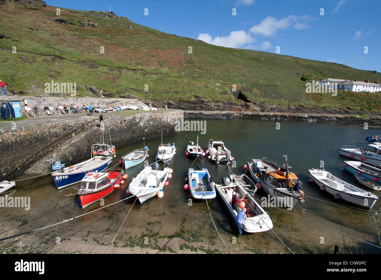 Boscastle, un villaggio di pescatori sulla costa settentrionale della Cornovaglia, Inghilterra, Regno Unito Foto Stock