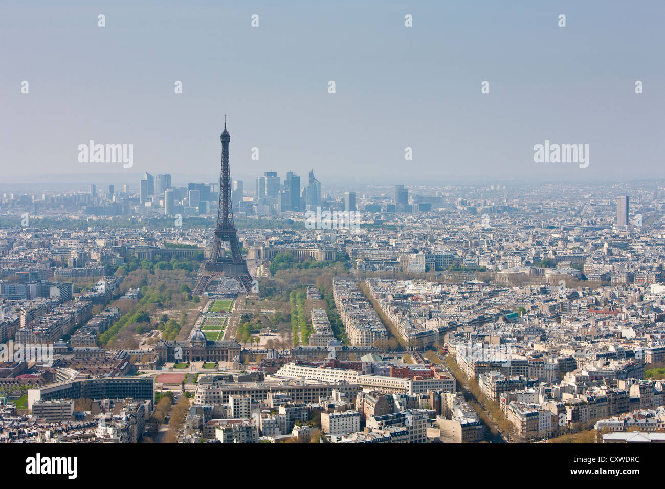 Vista aerea della Torre Eiffel e Champ de Mars a Parigi, Francia Foto Stock
