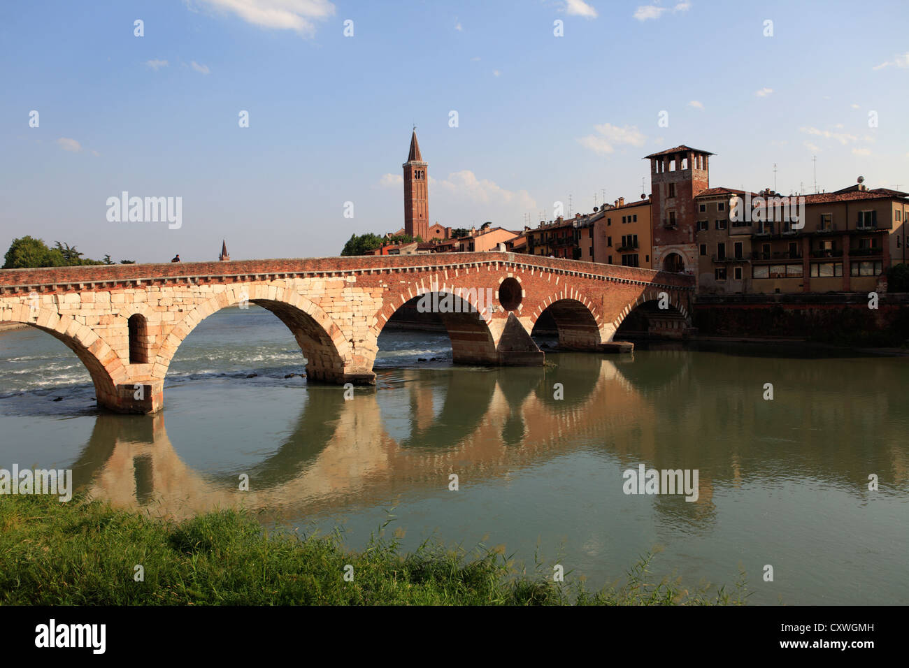 Ponte Pietra (ponte di pietra sul fiume Adige, Verona, Italia Foto Stock
