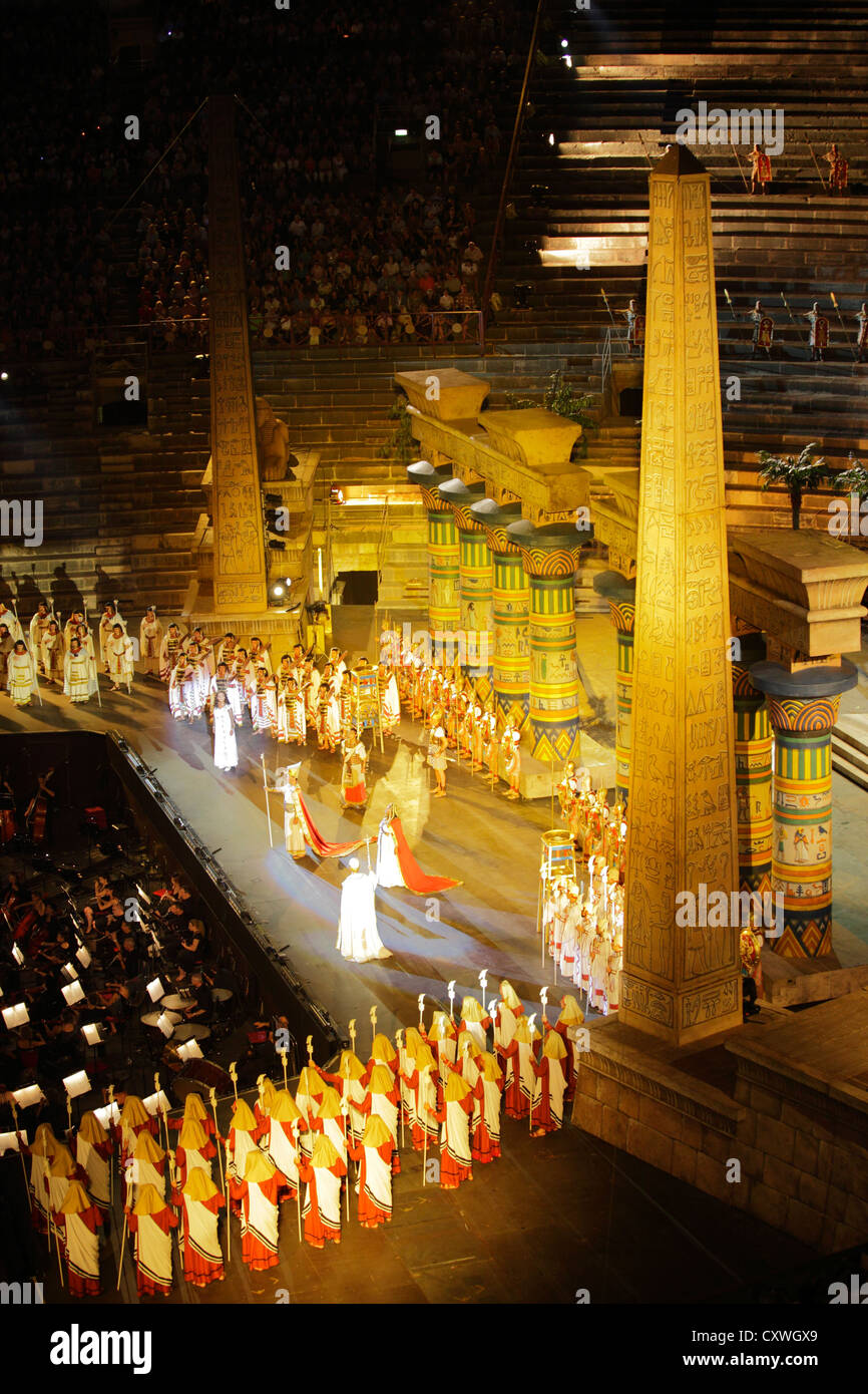Aida di Giuseppe Verdi, prestazioni all'Arena di Verona, Italia Foto Stock