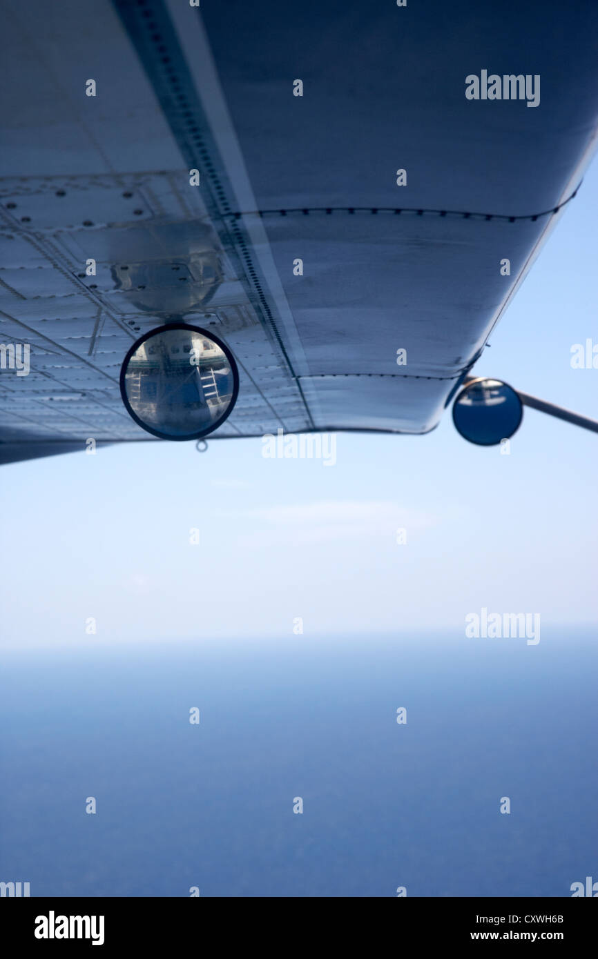 Volare sopra il golfo del Messico acqua aperto nei pressi di Florida keys usa Foto Stock