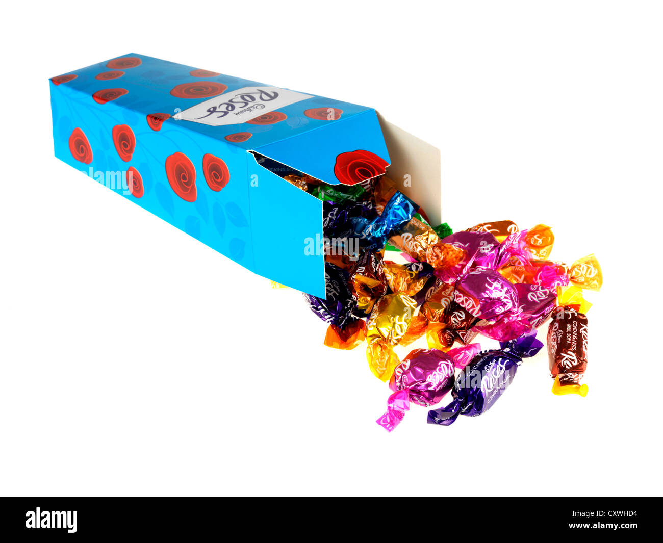 Casella di rose assortiti cioccolatini singoli isolati contro uno sfondo bianco con nessun popolo e un tracciato di ritaglio Foto Stock Casella di rose assortiti cioccolatini singoli isolati contro uno sfondo bianco con nessun popolo e un tracciato di ritaglio Foto Stock