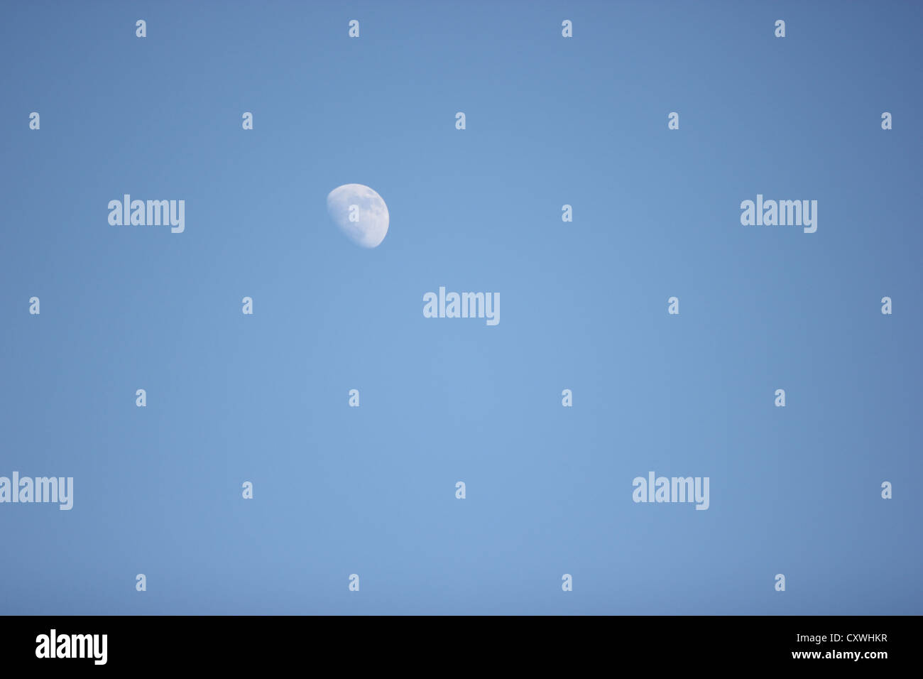 Un bel cielo blu chiaro di luna, photoarkive Foto Stock