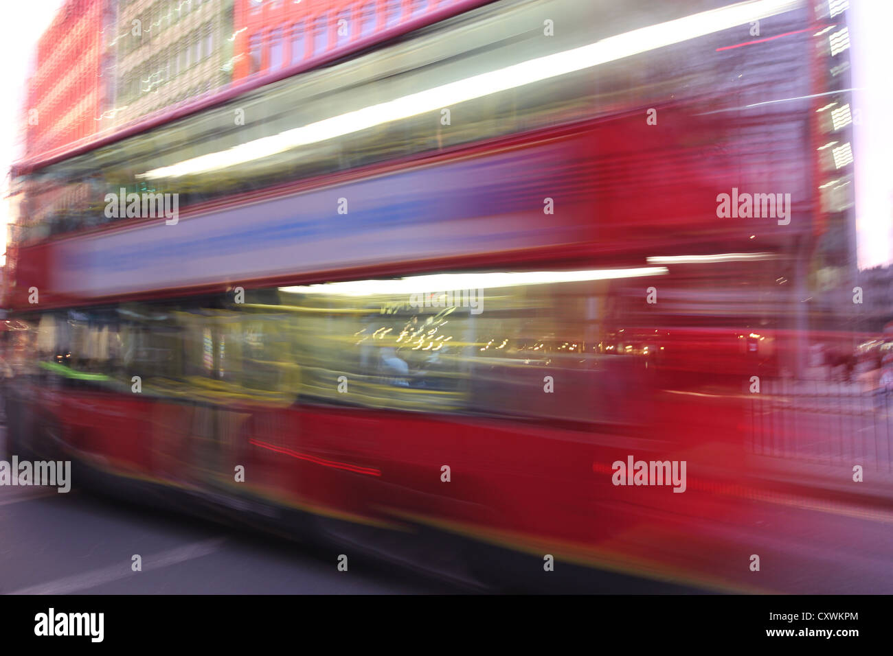 London, Londra city, Europa, una commovente bus rosso, Trasporti di Londra, photoarkive Foto Stock