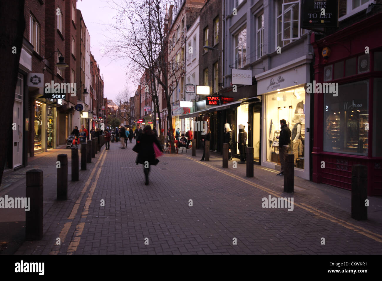 Londra,città del Regno Unito, Europa, una bella streetview da Covent Garden a Leicester square, high street, traffico di persone Foto Stock